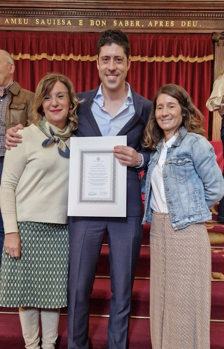 mariamaguas's tweet photo. Muy orgullosa de ti @FrHoyo 
Premio extraordinario de Tesis Doctoral #TECCU @HospitalLaFe @EiiUnidadLaFe @pilarnos https://t.co/D66HmojYGv