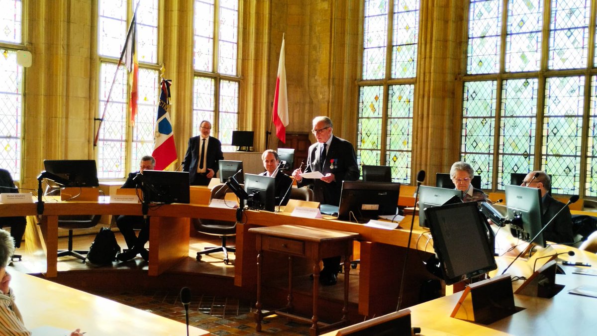 L'assemblée générale de la section Calvados de l'association nationale des membres de l'Ordre National du Mérite s'est tenue dans les salons de l'Hôtel de ville de Caen. A cette occasion, Ilona et Liam, jeunes portes-drapeaux du Souvenir français, ont été récompensés pour leur