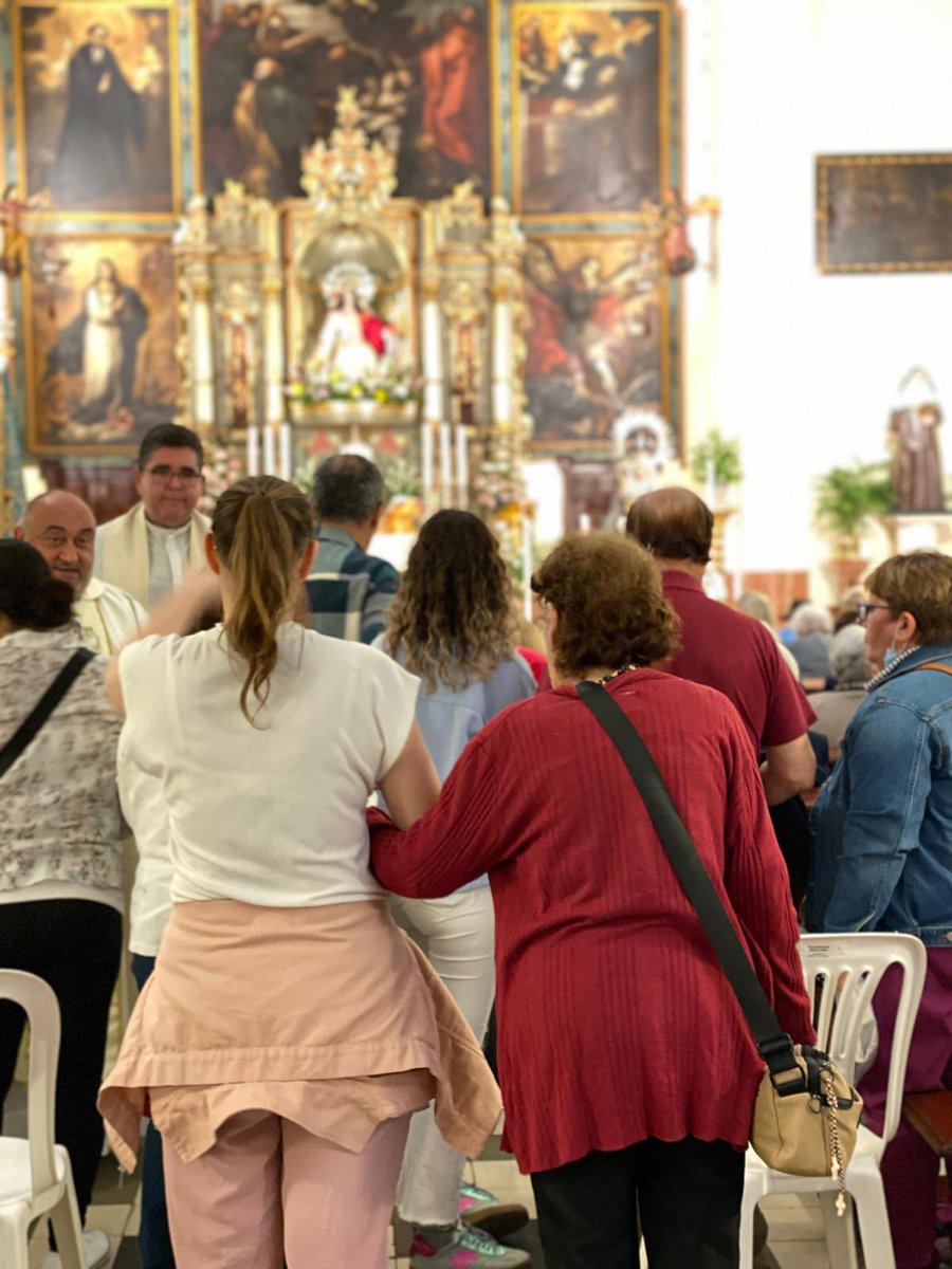 HdadVVallecija's tweet photo. Día muy especial para los enfermos y mayores de Écija. Una jornada inolvidable puesto que junto a la Virgen del Valle han participado de la Unción de enfermos  a los pies de su Patrona.

TODO POR ELLA https://t.co/JNLbMqnqfH