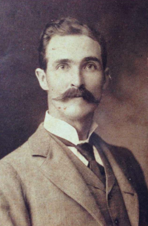 ATRightMovies's tweet photo. Today is NATIONAL LOOKALIKE DAY so a good time to celebrate movie doppelgangers of years gone by ... First, Matthew McConaughey and a Reddit user's great-great-Grandfather.

1/25 https://t.co/vPm7lE5Mn5