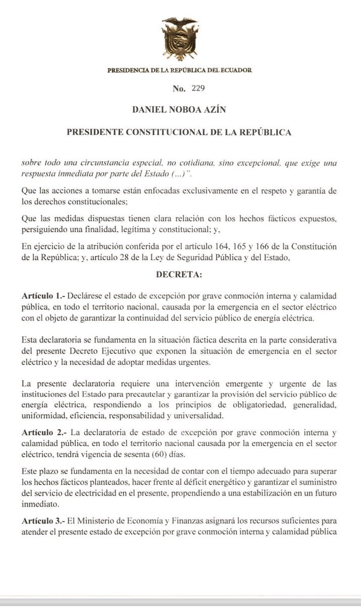 JimmyRamires's tweet photo. En la hacienda bananera llamada Ecuador cada día aprendemos algo, hoy por ejemplo te traigo “cómo distraer la atención a horas de la Consulta Popular” con un feriado sacado del sombrero y con un nuevo Estado de Excepción 🧵 https://t.co/rBdZUCbhDw