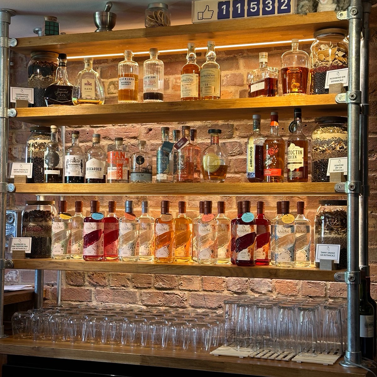 From gin to beer, vodka to wine - we have it all stocked in our bar! We're open until 11pm tonight, come and enjoy!🥂🍷 #whatahoot #dabbletinkerenjoy #norfolkgin #ginuk #ukbars #norfolkbar #thingstodoinkingslynn #kingslynn #kingslynnbar