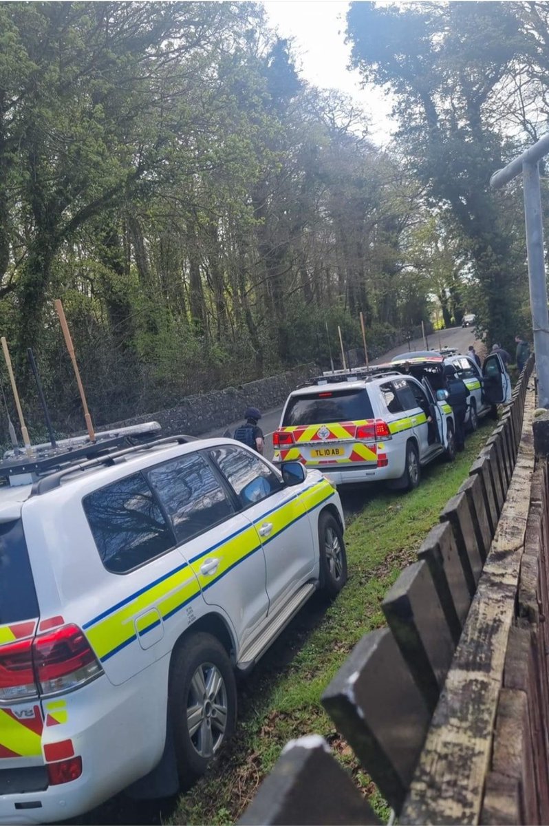 ❗️ONGOING - Police and branch's of the ATO section are currently searching an area of the Ardmore road, Currynierin #Derry #Drumahoe #NorthernIreland