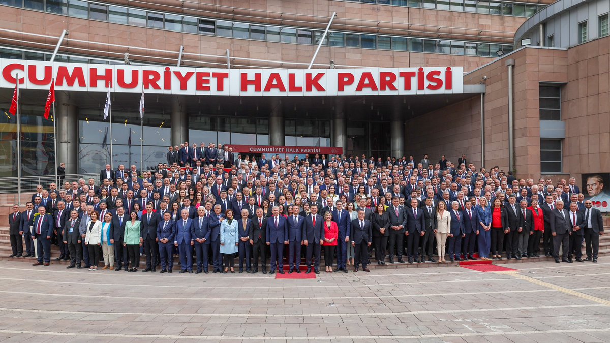 İl Başkanımız Doç. Dr. Anıl Tanburoğlu, sayısını 10'a çıkardığımız Belediye Başkanlarımızla birlikte, İktidar Yolunda CHP Belediyeciliği Çalıştayı'na katıldı.