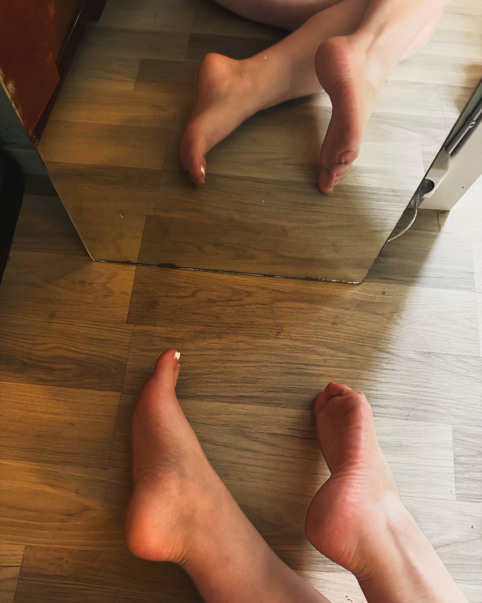 feetheaven007's tweet photo. Hellooooo 
Im back 👀✨🦶🏼 https://t.co/81iVCMklSm