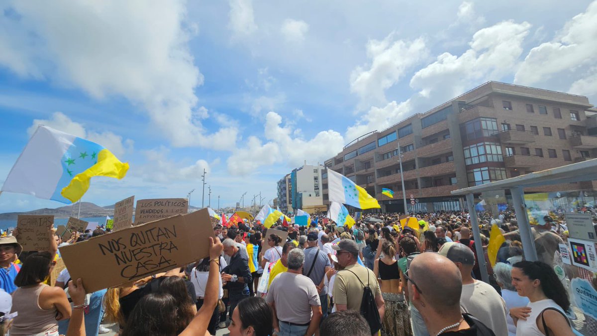 Hay historias de momentos y momentos históricos. No es Turismofobia, es amor a Canarias 🇮🇨 #CanariasTieneUnLímite