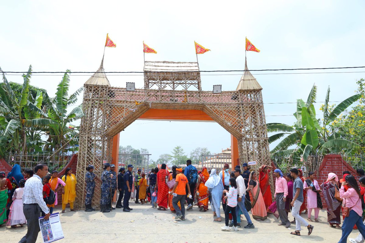 चतरा धाम सुनसरी नेपाल में पूज्य सरकार के पावन सानिध्य में चल रहे महायज्ञ की अद्भुत झलकियाँ…
#bageshwardham 
#bageshwardhamsarkar
#nepalkatha