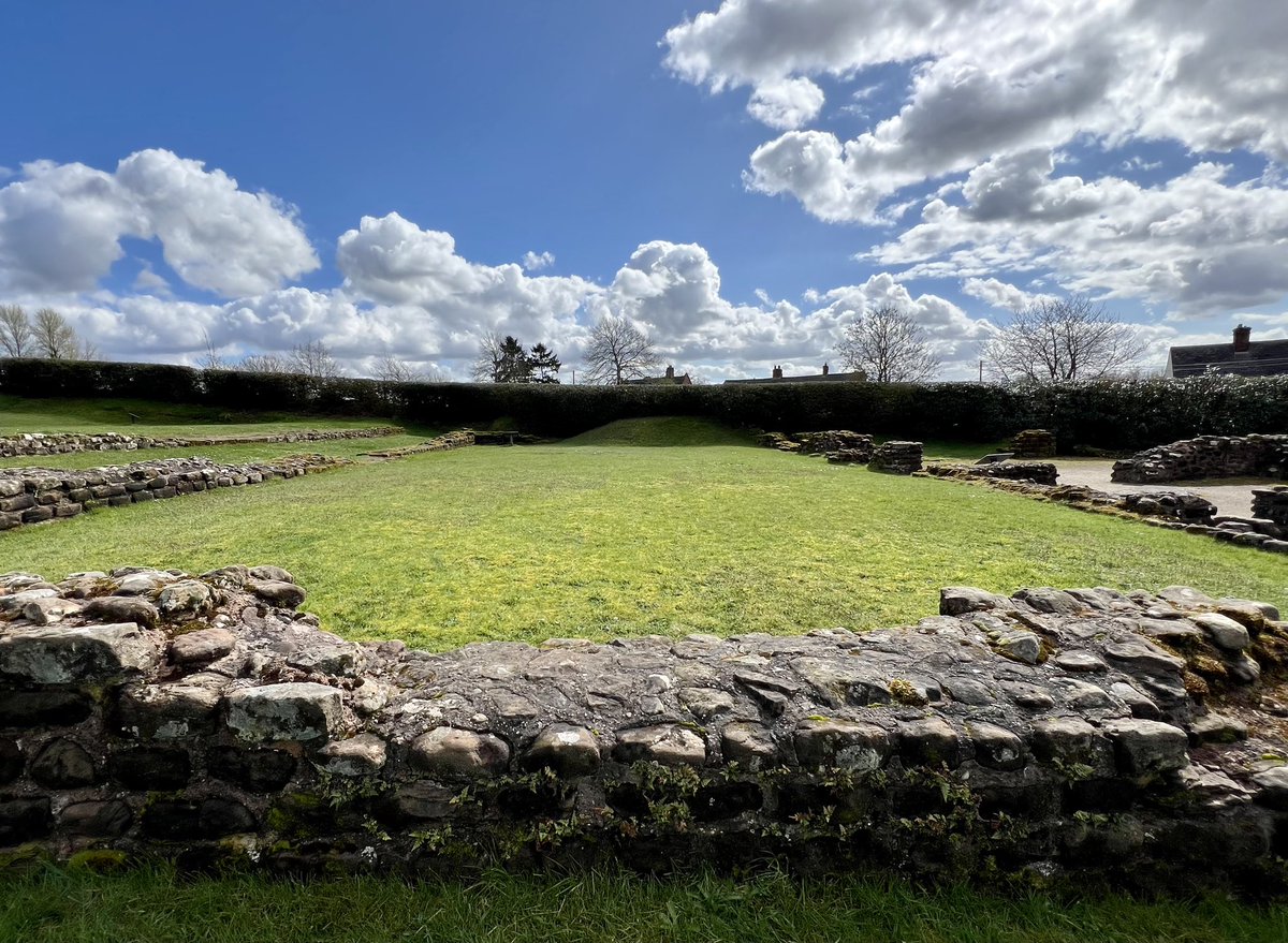 Wall (Letocetum)

These are the baths and boarding house (mansio) at the British-Romano town of Letocetum (Wall), built for travellers making their way along Watling St. 

This staging post was a chance to..(1/5)

📷March
#Roman #RomanBritain #RomanSiteSaturday #Archaeology