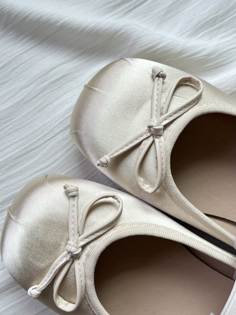 bluesmilky's tweet image. ₊˚⊹꒷ flatshoes ♡ ̆̈

happy bgt kalo nemu barang lucu apalagi sepatu🥰 + pas sampe sesuai ekspektasi dan warnanya cakep bgt &amp;lt;3