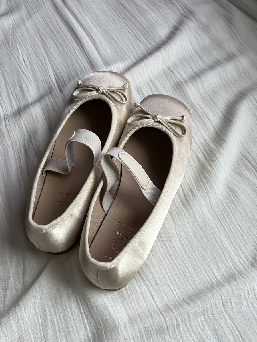 bluesmilky's tweet image. ₊˚⊹꒷ flatshoes ♡ ̆̈

happy bgt kalo nemu barang lucu apalagi sepatu🥰 + pas sampe sesuai ekspektasi dan warnanya cakep bgt &amp;lt;3