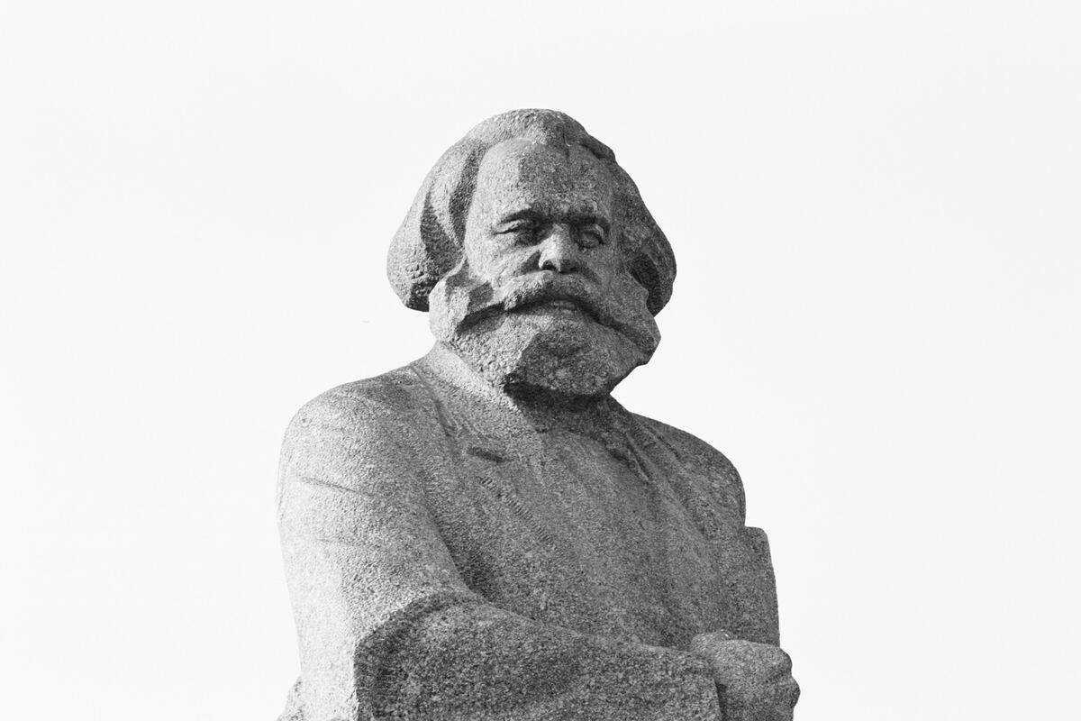 In un immaginario dialogo con Karl #Marx, tentiamo di ricostruire alcuni punti del suo pensiero, riflettendo sul mondo in cui viviamo. Di Anna Castagna --> lachiavedisophia.com/colazione-con-… #LaChiavediSophia