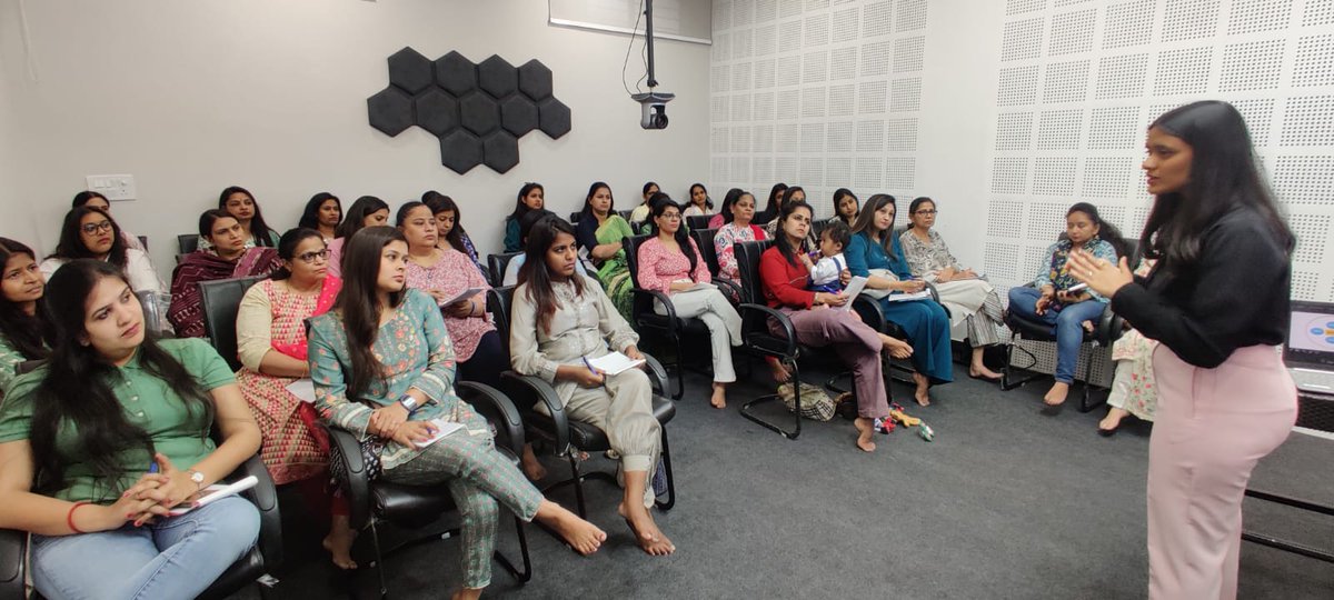 Women Empowerment session by Ritika Sodhani.

Super session. HOUSEFULL !!

This year our target is to EMPOWER minimum of 1100 women.

#financialplanning 
#WomenEmpowerments