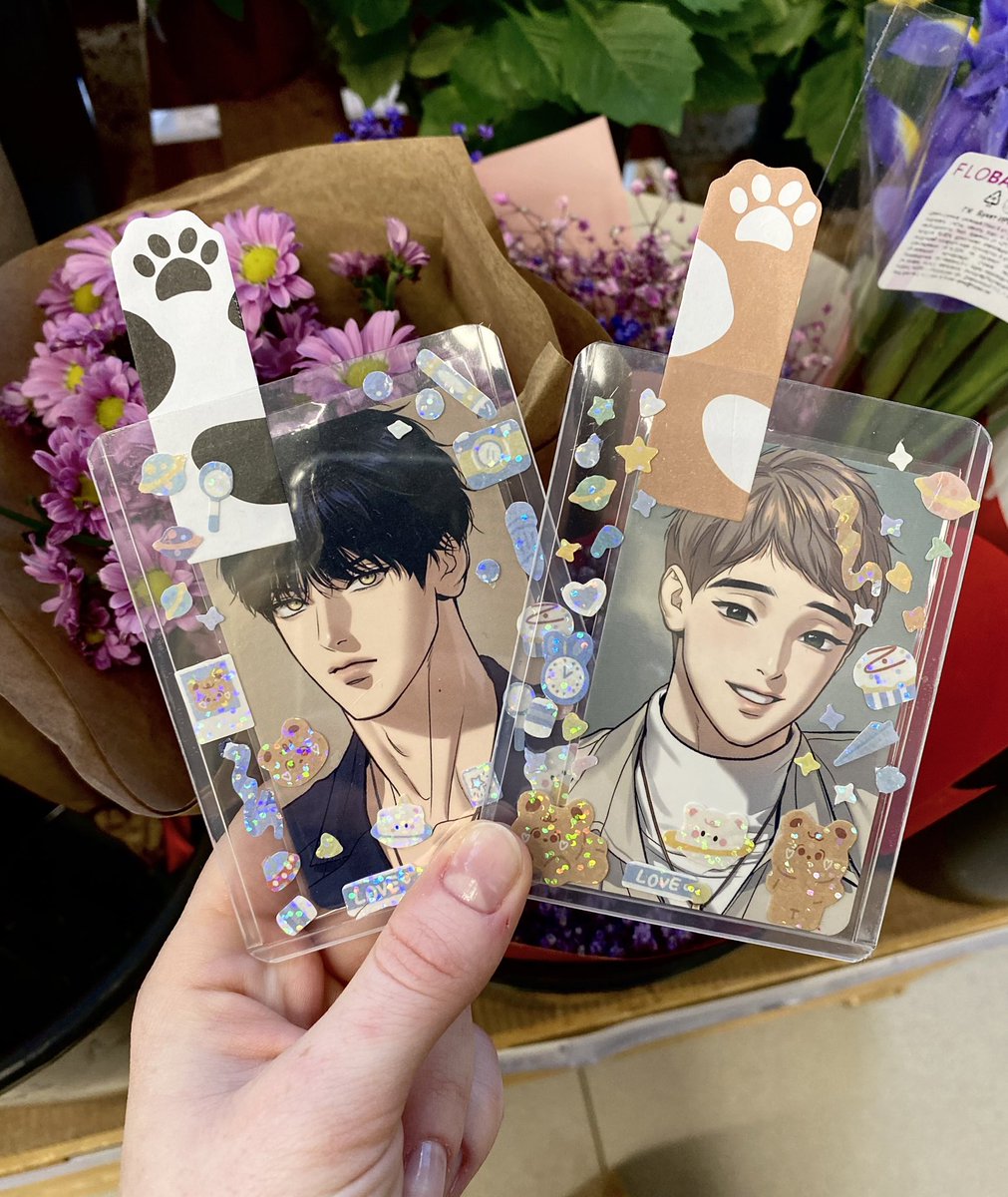just noticed flowers today and took the picture of husbands 🌸💘

#bjalex #BJ알렉스