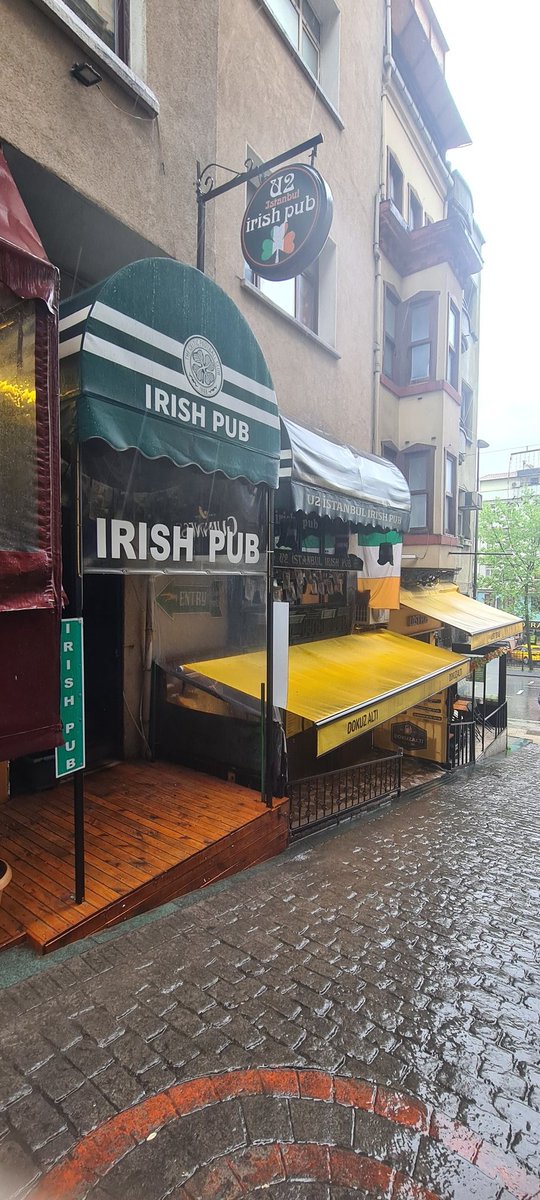 Everywhere we go, watching Glasgow Celtic 🍀🎶

French Bhoy in Istanbul  🇨🇵🇹🇷

@Celtic_FR @FrenchCSC

#ScottishCup #CELABE