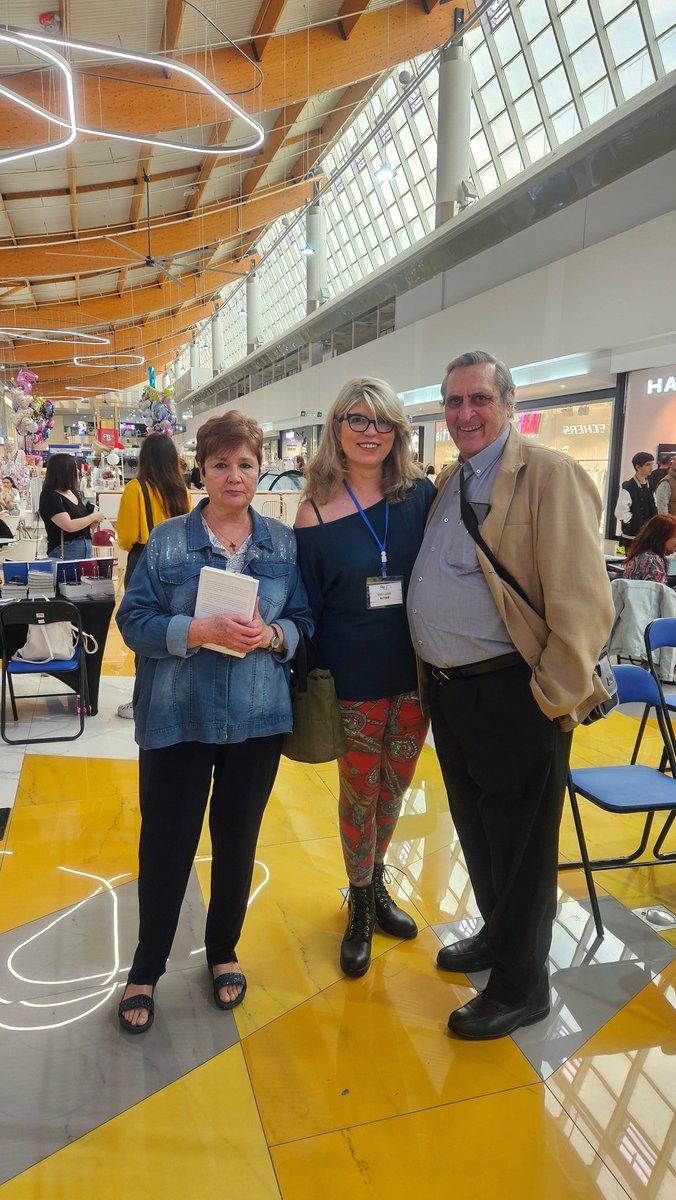 Marta_Querol's tweet image. Fantástica mañana literaria en @laljub #Elche dentro del #LibroForumElche2. Hemos hablado de creación de mundos, en mi caso el de Arlodia. Esta tarde,  seguimos.