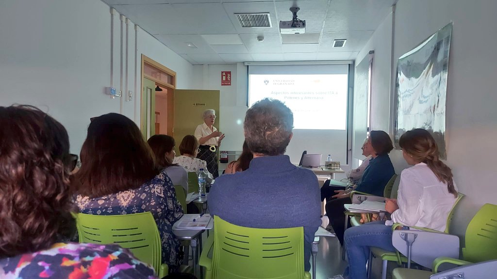 Nos trasladamos a <a href="/CanalUGR/">Universidad Granada</a> para profundizar en #aerobiología, en especial sobre el grano de #polen y las esporas de #hongos 🍄con la Dra Ana Martinez-Cañavate 
cc <a href="/botanicaUGR/">Departamento de Botánica UGR</a>