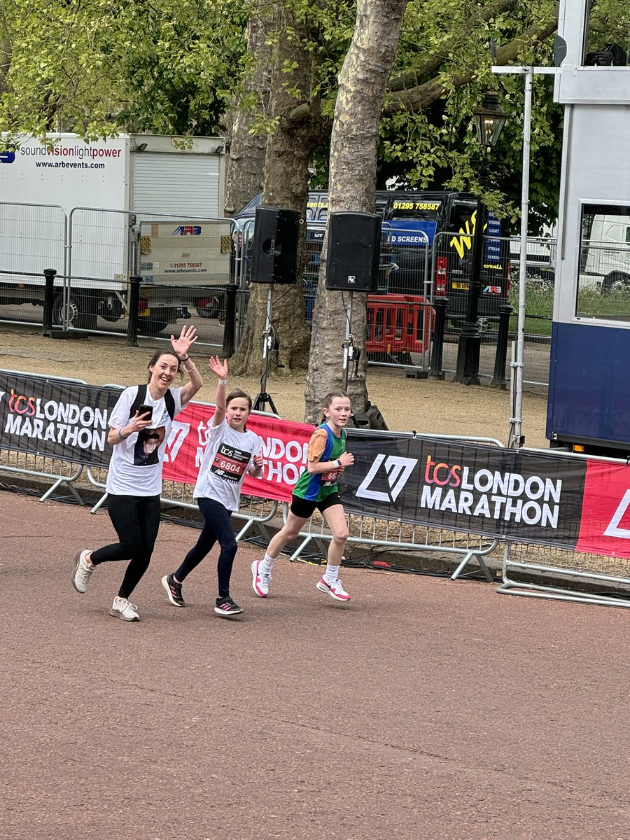 A huge well done to our runners!! @in_mcginty @knifesaversuk, @seftoncouncil, @LondonMarathon, @cashforkidsliv, @SouthportLTrust