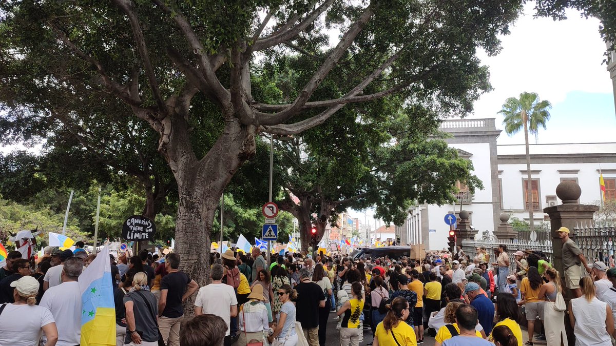 CmeteelNorte's tweet photo. Me mandan fotos de Fuerteventura  puerto del Rosario,mucha gente 👍🏾👌🏾👌🏾✊🏾✌🏾#20A #CanariasTieneUnLimite https://t.co/lxIYz46J8Q