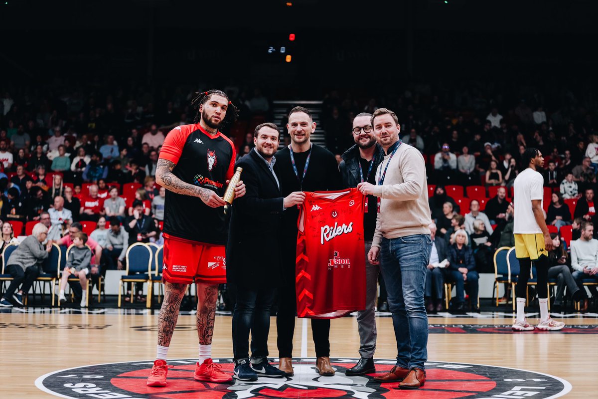 RidersBball's tweet image. Big thanks to last night's game sponsor @everythingbrand and ball sponsor @360AutoLEICS! 👏