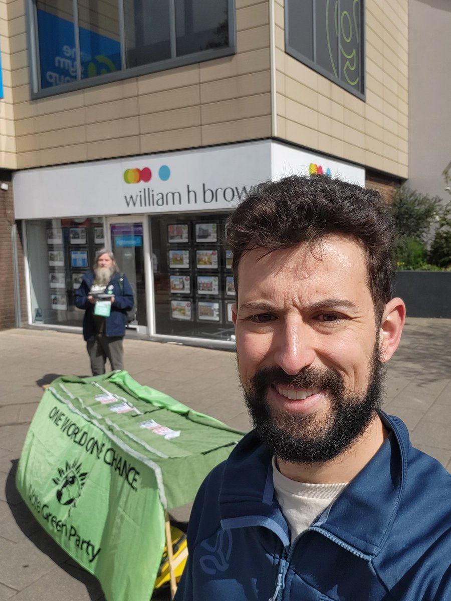 Headingley wants change, very positive day handing out leaflets and speaking with the residents. @TimmoGoodall is a great candidate, involved in the community and with fresh ideas. #VoteGreen @LeedsGreenParty