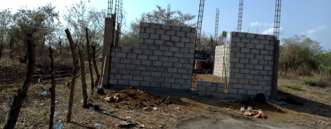 DoraAlvarenga2's tweet photo. Serè breve explicando lo que me està  pasando, por que no sè que hacer 😥

Un albañil (pastor) me pidiò Para material Para seguir con mi casa en Jiquilisco
Mande el dìnero  y no vi nada,
Contrate un abogado y me cobro
La mitad de $550 màs  $40 del poder y no me contesta,
Sigue👇 https://t.co/WgQpp54OJK