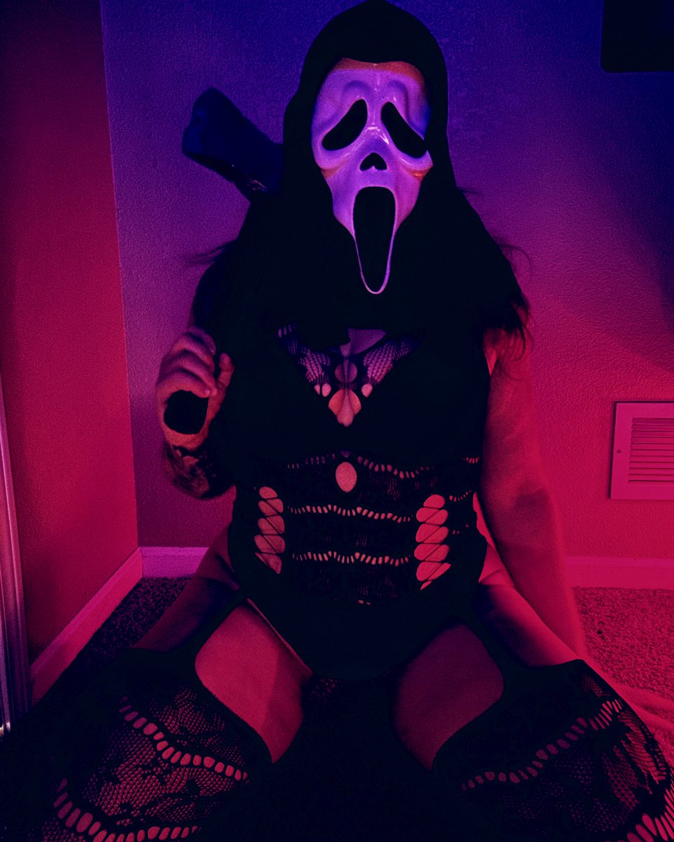 Time to play ? … 😈🪓
.
.
.
#ghostface #ghostfacecosplay #beautiful #cosplaycommunity #comeplay #brat #cosplayergirl #nsfw #curvy #darkhorror #DeadbyDaylgiht #domandsub #darkromance #domsubユニバース