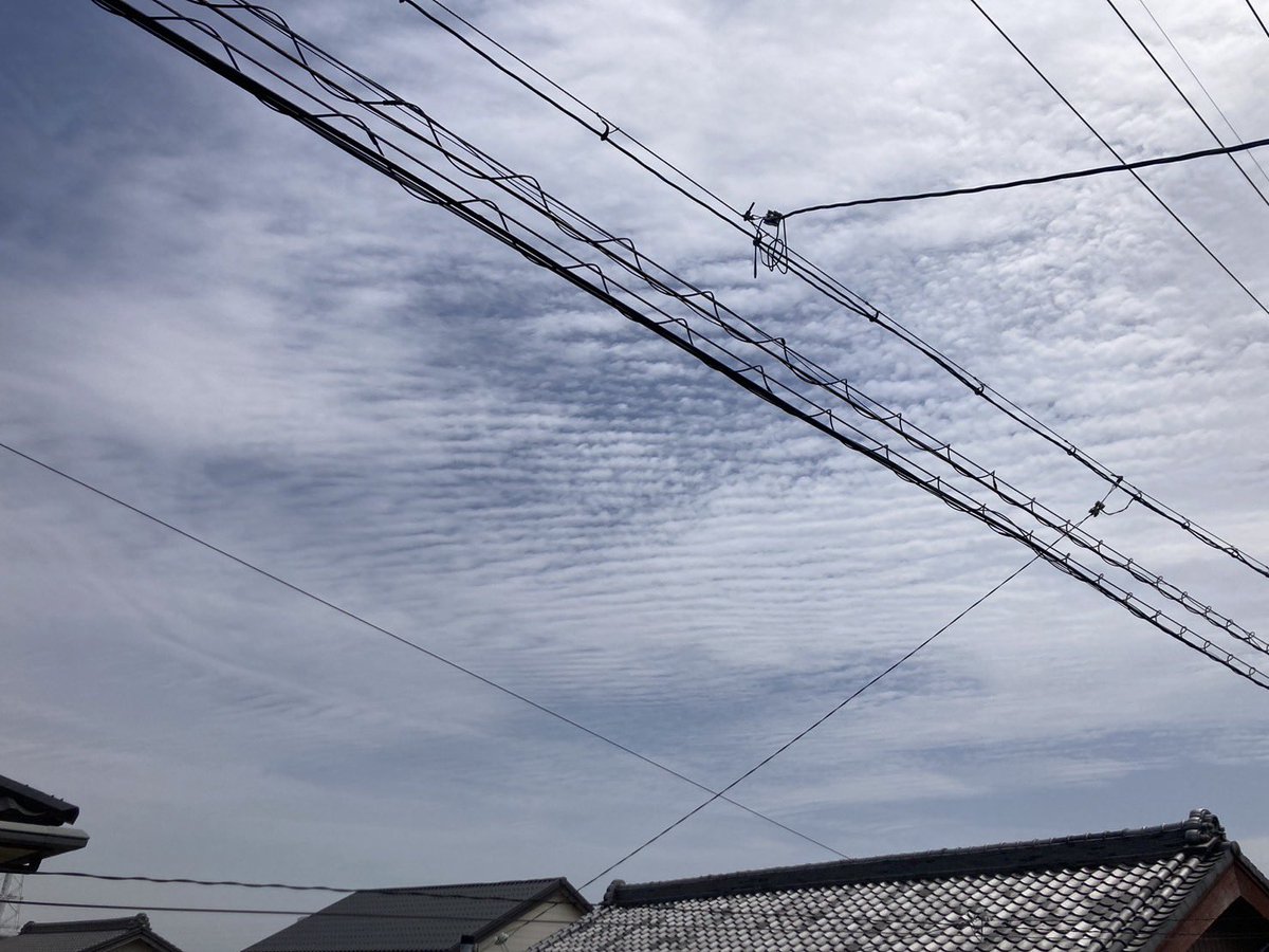 【悲報】各地で巨大な地震雲が観測された模様　次々うPされる画像によりSNSを恐怖に陥れる・・・