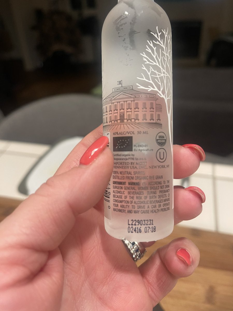abarr101's tweet photo. @UberEats nothing like a classic bait and switch scam from @UberEats 
We order 4 bottles of the 750ml Belvedere vodka. It was changed to one bottle in the order than of course when delivered we got 1 50ml bottle of  Belvedere.
Thanks Uber eats for the inconvenience https://t.co/yNz45pmKbf