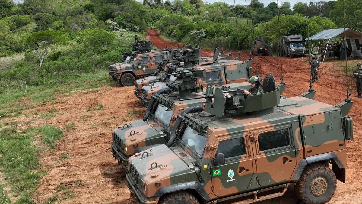 ModoMilitar's tweet photo. 🇧🇷| O Exército e a IVECO acertaram os detalhes para equilibrar o contrato entre o Guarani 6x6 e o VLMT GUAICURUS. 

O EB planeja substituir os Guaranis que foram contratados mas não fabricados pelos Guaicurus. A estimativa é de aproximadamente 150 Guaranis por 420 Guaicurus. https://t.co/BrXyOuvzQT