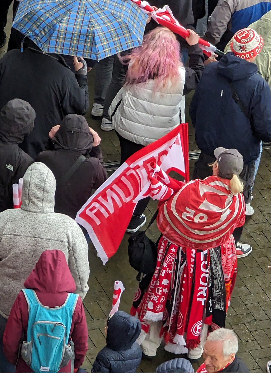 An important win for @f95 today. Tribute was paid to former team manager, Aleks Spengler who recently passed away. The club organised 30,000 flags and a banner with a quote from Aleks: 'When the whole stadium stands up with red and white flags, it brings tears to my eyes'