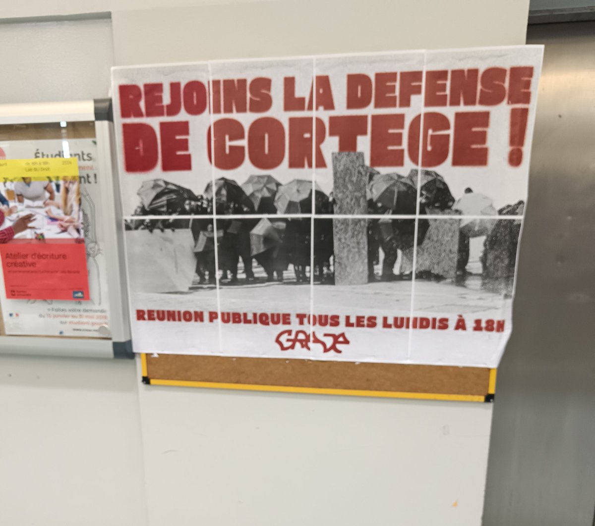 L’université de Nantes accusée de mettre à disposition un bâtiment dans lequel des antifas se préparent à une révolution violente fdesouche.com/2024/04/20/lun…