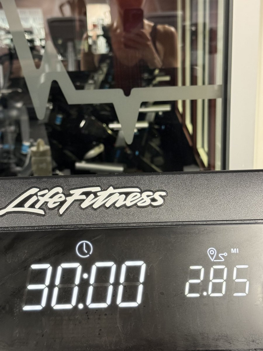 EzgiCanpolat's tweet photo. Aiming for a new running goal: 1 mile in 8 minutes. Currently, I'm averaging 10.5 minutes per mile. https://t.co/cWDRDsHBvs