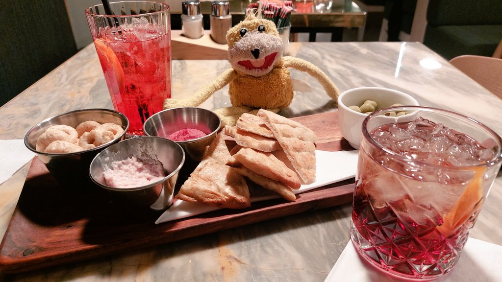 TheRealFlatEric's tweet photo. Campari Spritz, Negroni and nibbles!
What a perfect way to end a day sightseeing in Milan
#Photoftheday #travelblog #cocktail #happyhour #citytrip
#Godsavethefood
#SantaMariadelCarmine #PiazzadelCarmine #GSTF #FridayVibes #SaturdayVibes #letsdance #saturdaynightfever #FlatEric https://t.co/0jG7zyfdgw