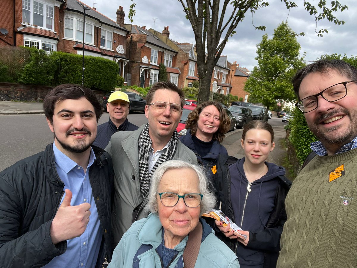 It was great to be out campaigning in my old stopping ground of #MuswellHill today, supporting @robblackie for London and @GRussoLD for Enfield & Haringey, as well as the excellent team of @HaringeyLibDems Cllrs. Together we can turn London orange!
#RobCan #VoteLibDem