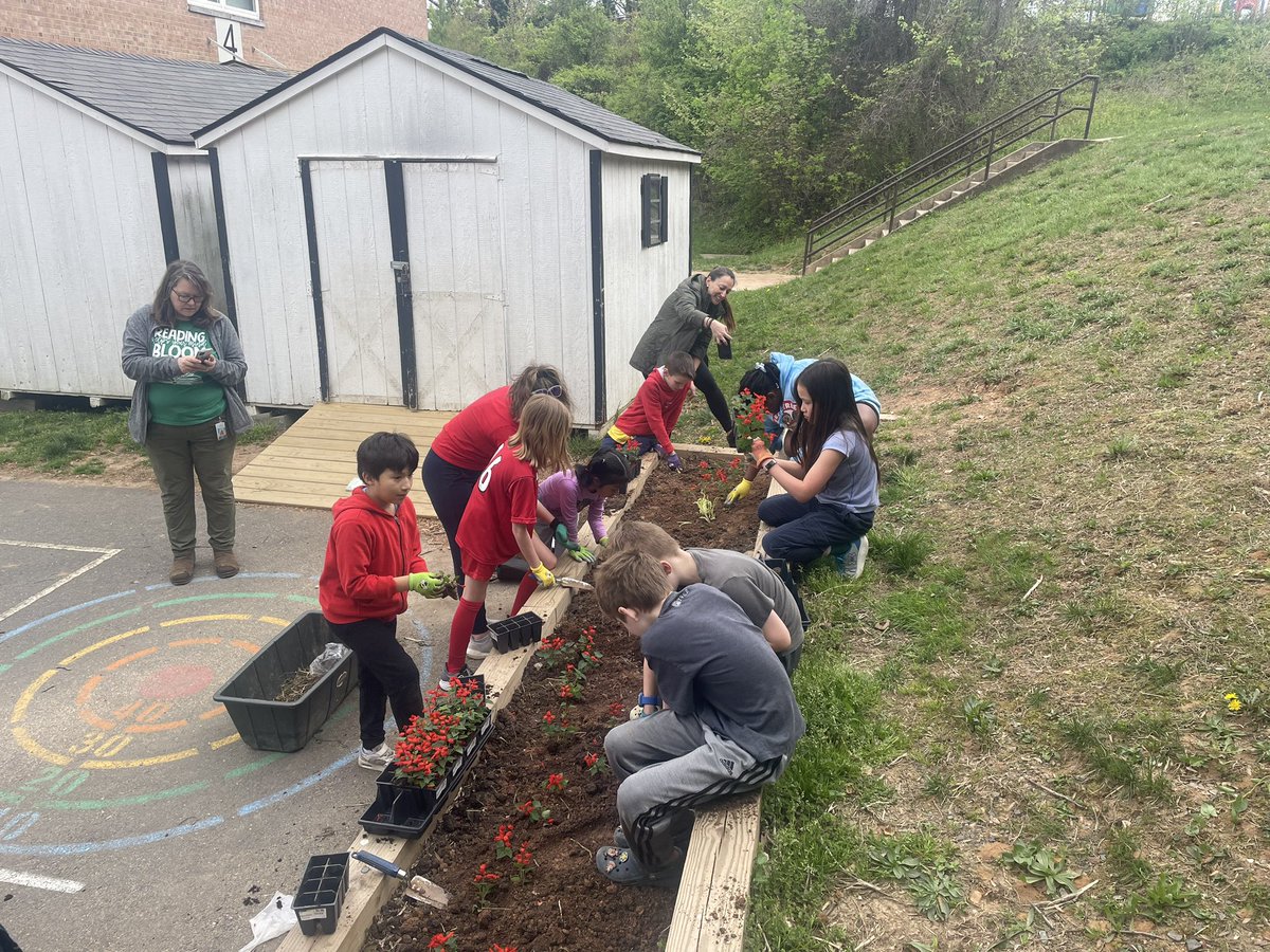 Beech Tree’s Earth Day Celebration! 
We cleaned up trash around our school, planted flowers, and made crafts to benefit the Earth 🌍❤️ 
Thank you to all the students and families who came out on their Saturday! #BeechTreeFamily 
#EarthDay #fcpsget2green #get2green