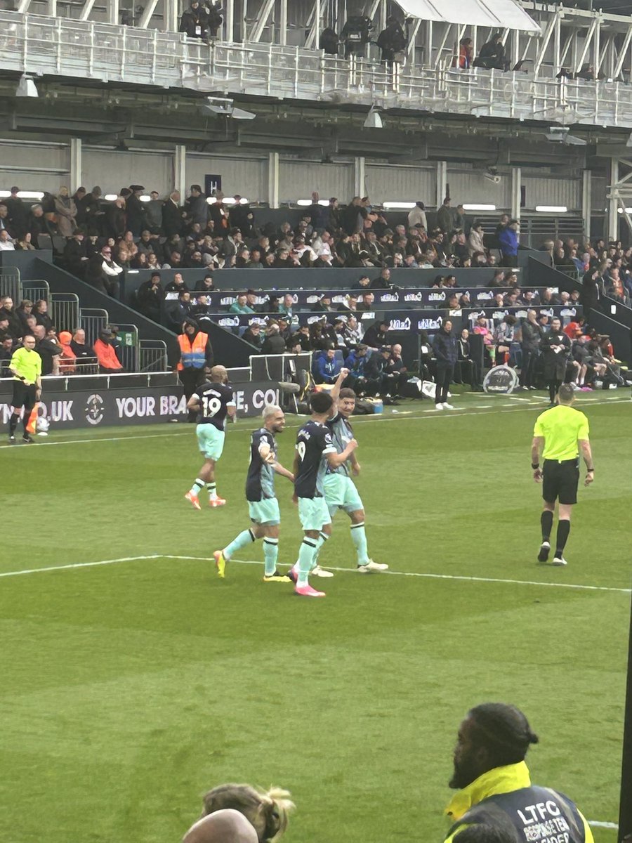 DanPowell1976's tweet photo. Not a bad away day 🐝🐝🐝 https://t.co/Y4jo2NEf7j
