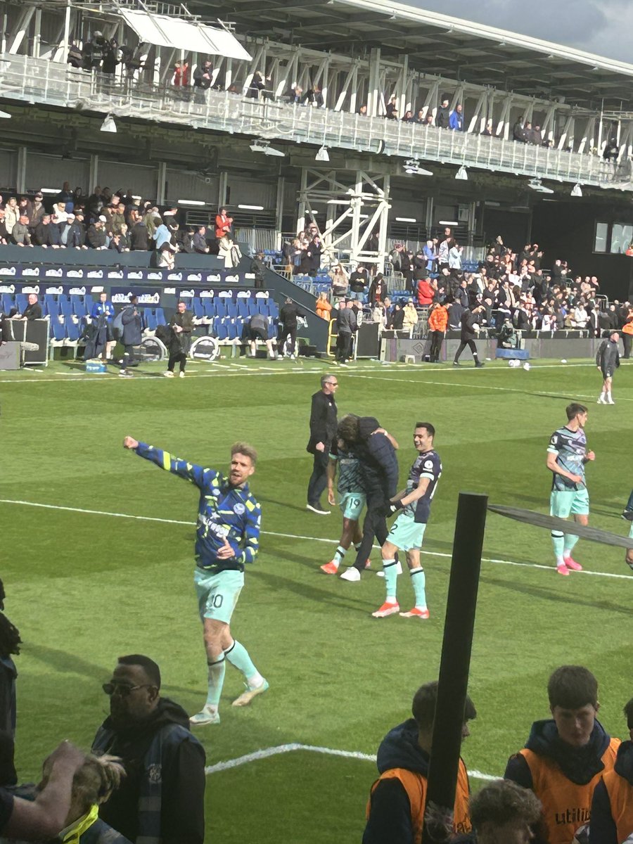 DanPowell1976's tweet photo. Not a bad away day 🐝🐝🐝 https://t.co/Y4jo2NEf7j