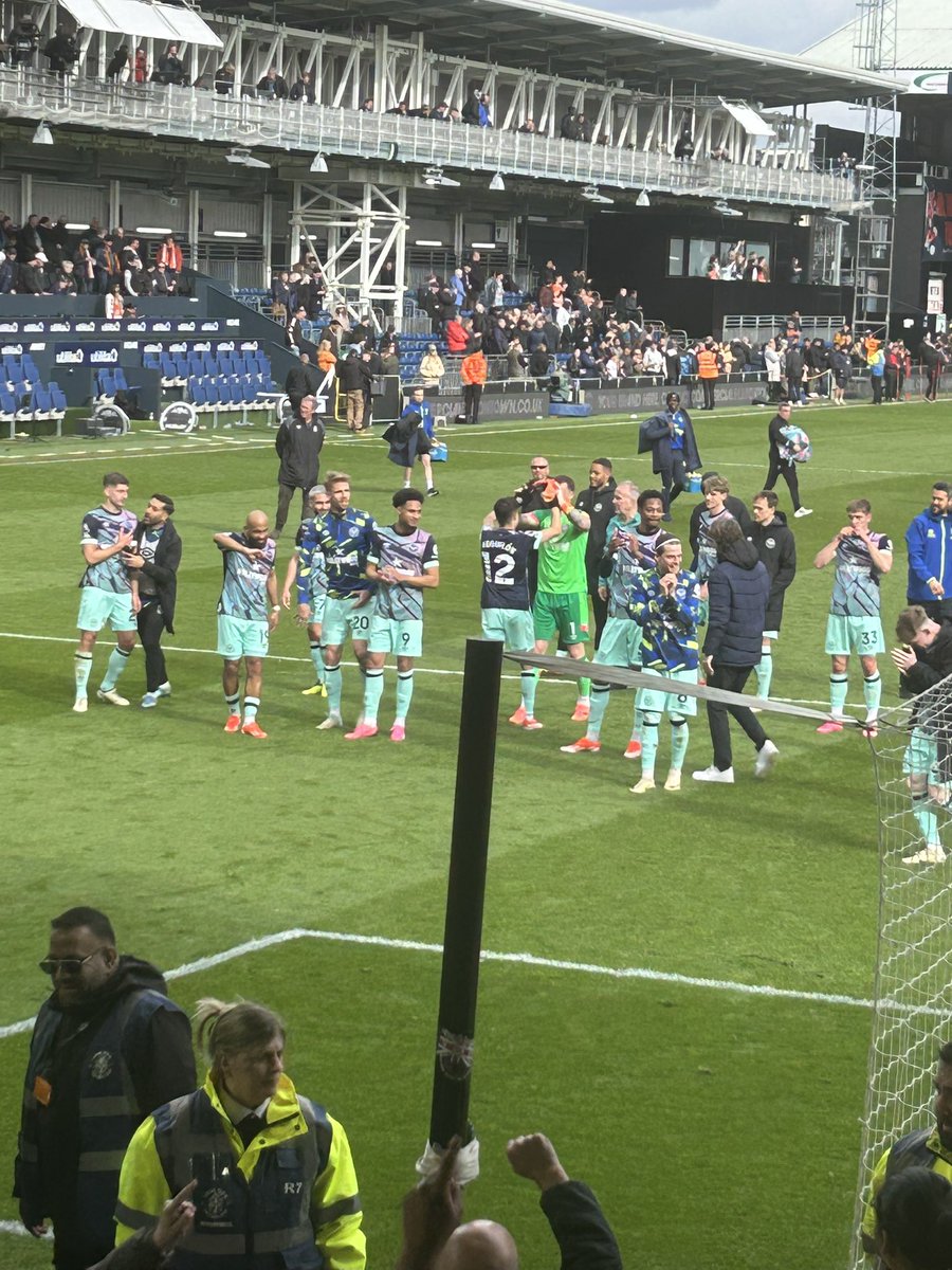 DanPowell1976's tweet photo. Not a bad away day 🐝🐝🐝 https://t.co/Y4jo2NEf7j