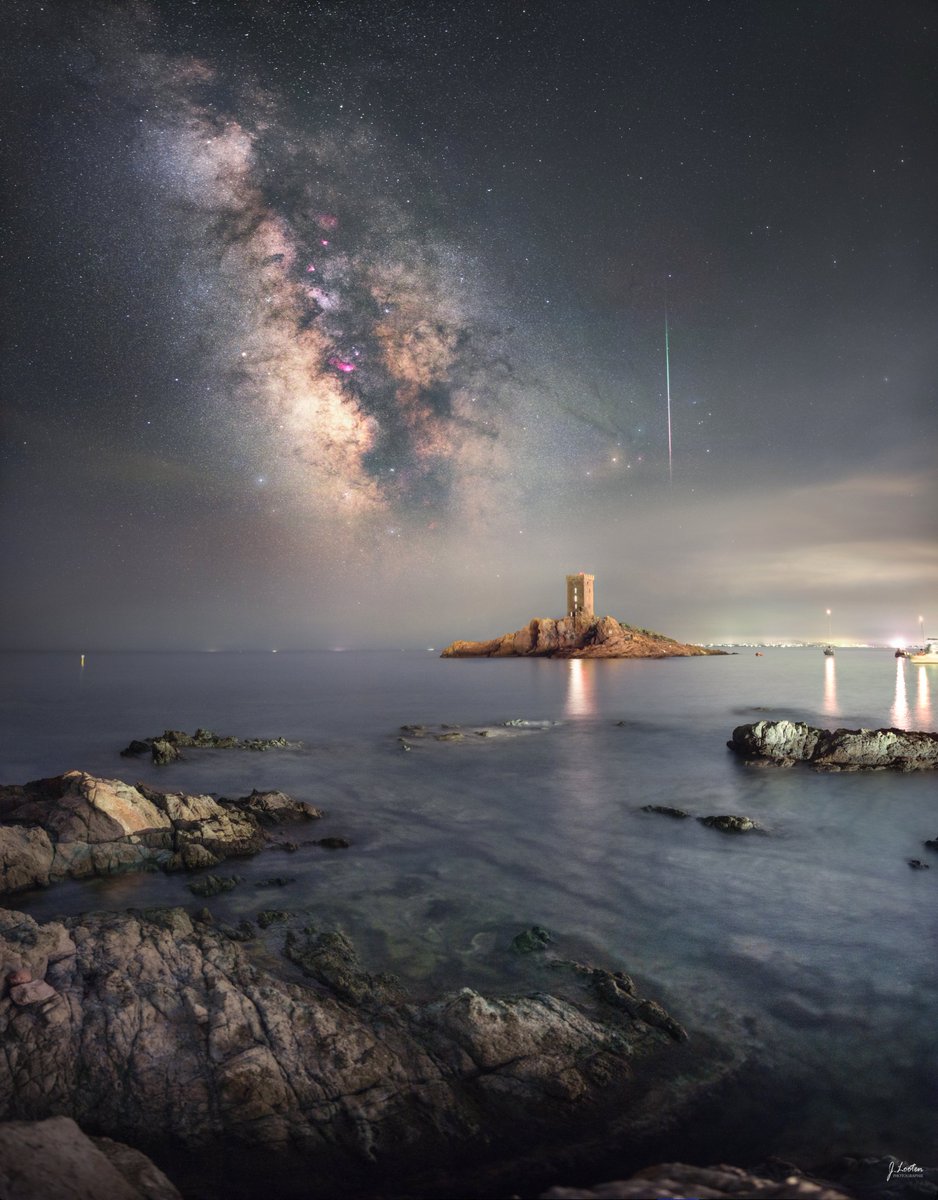 Meteor and Milky Way over the Mediterranean!