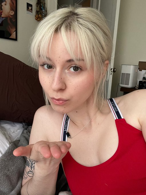 happy 420 my sweet little babies https://t.co/8brXk9K09k