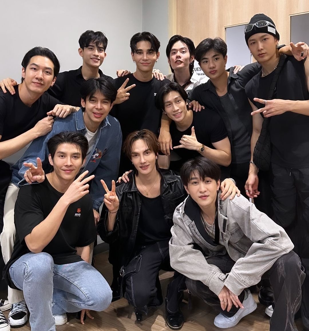wssatur's tweet photo. Artists who went to support Jeff Satur at his concert 
— a thread ⭒ ݂ ⬭
꒰ #JeffSaturSpaceShuttleNo8 ꒱ https://t.co/vyFMyxAvqZ