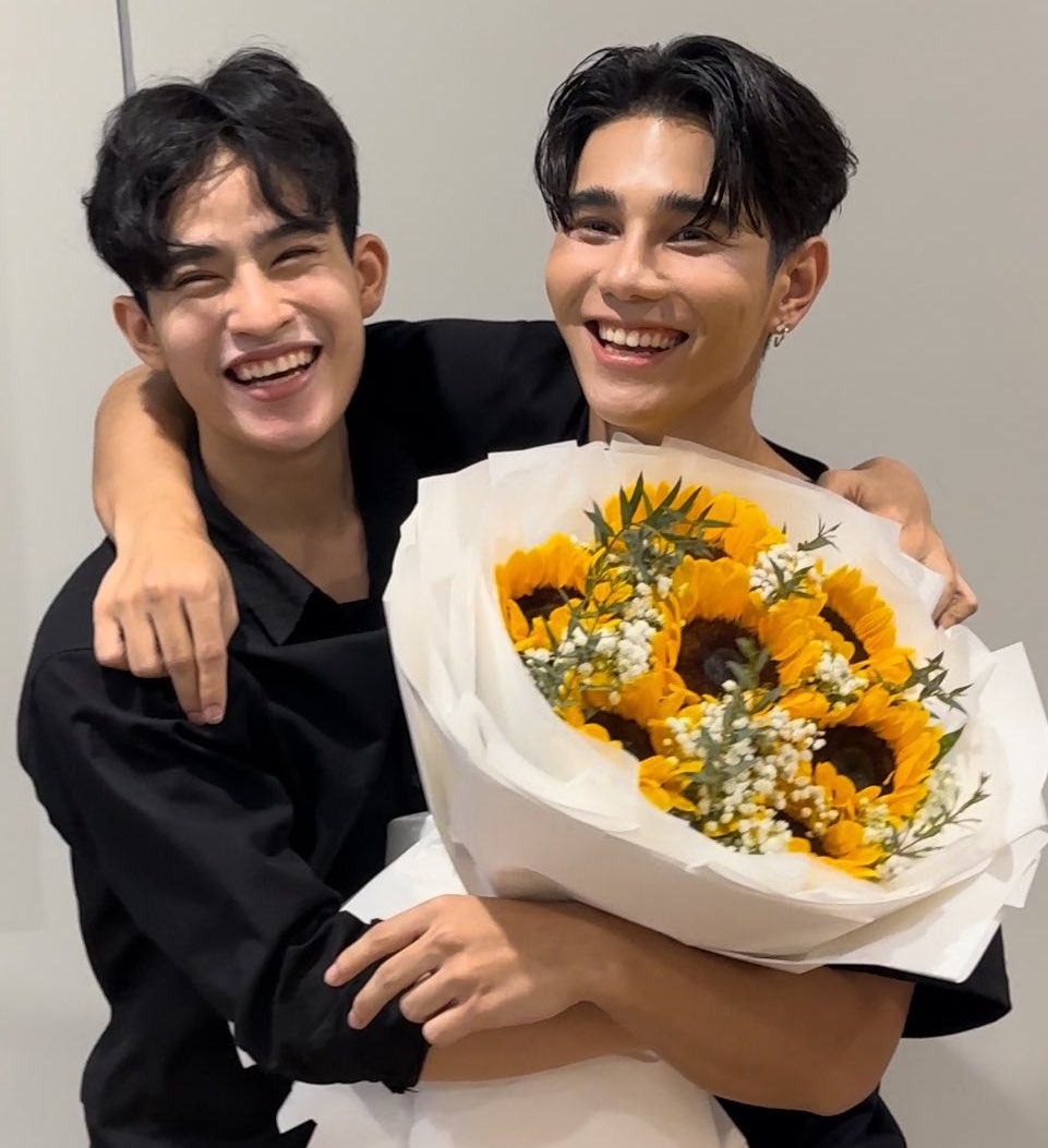 wssatur's tweet photo. Artists who went to support Jeff Satur at his concert 
— a thread ⭒ ݂ ⬭
꒰ #JeffSaturSpaceShuttleNo8 ꒱ https://t.co/vyFMyxAvqZ
