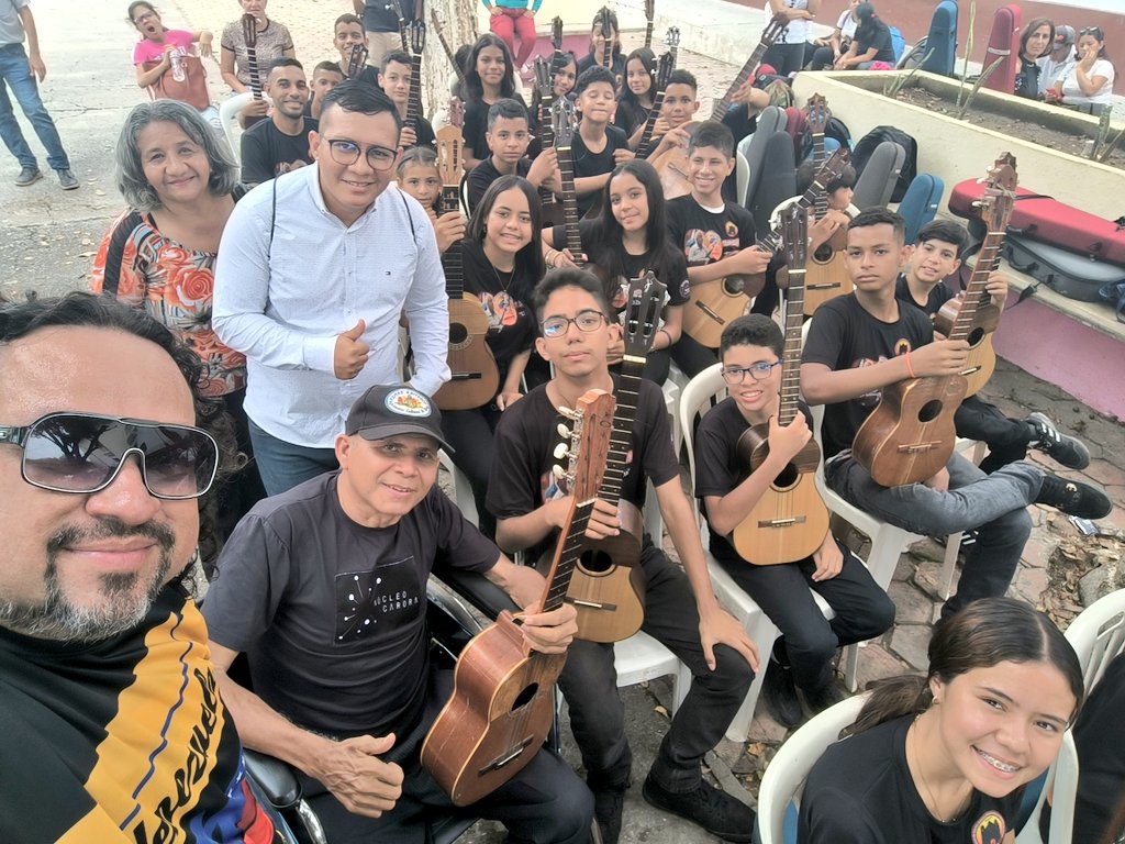 #Hoy en diversos puntos de la geografía de #Venezuela hay un hermoso despliegue para el Registro de la Gran Misión #VivaVenezuela mi Patria Querida Así va la jornada #20Abril #LaraEsCultura #TamunangueEsHumanidad @UnescoVen @AdolfoP_Oficial @VillegasPoljak @MaryPemjean