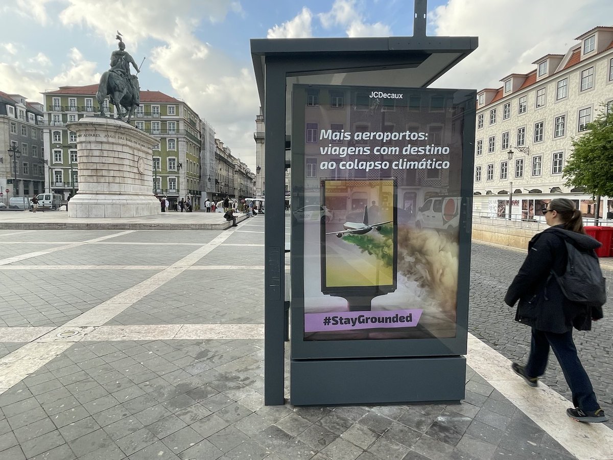 Os cartazes publicitários na baixa lisboeta foram substituídos por apoiantes do Climáximo, numa ação no âmbito da Semana de Ações Internacionais contra a publicidade, o patrocínio e o greenwashing das companhias aéreas.

 Os espaços públicos têm de estar livres de publicidade de