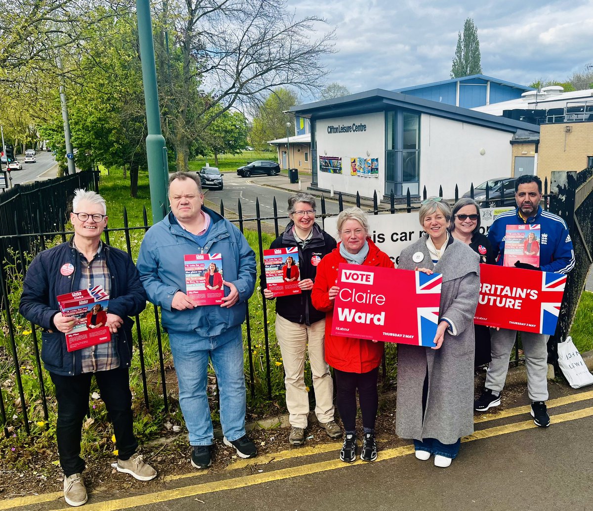 LilianGreenwood's tweet photo. Some great conversations and a positive response for @gary_godden  @ClaireWard4EM and @UKLabour on a lovely sunny afternoon in #Clifton East. Residents tell us they’re voting #Labour on 2nd May 🌹 https://t.co/w3FQpFm41W