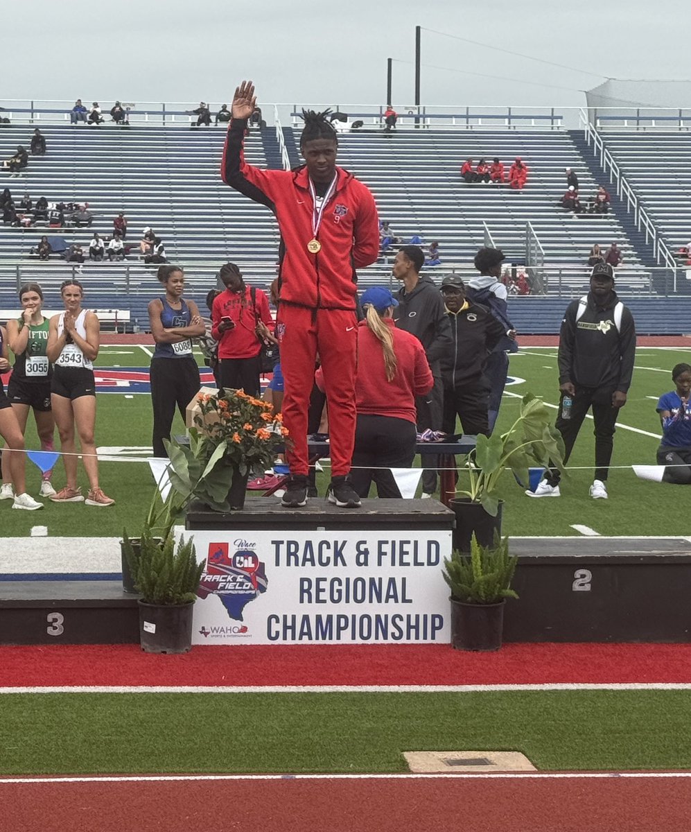 🚨 State Qualifier🚨 🥇: Long jump: 24-0.75 🏃🏾‍♂️: DaKorien Moore #DuncanvilleFAST #THISYEAR