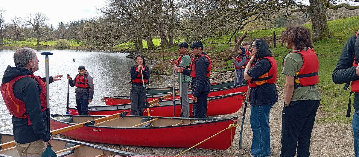 RysSaima's tweet photo. 🛶 Embracing adventure and teamwork! Afternoon vibes with young people navigating Lake Windermere by canoe and mastering the art of orienteering at @Brathay🌳 #YOFOSpark #OutdoorFun #teamwork #AdventureTime @RochdaleYouthie @YouthFocusNW https://t.co/IlhXjCF0N1
