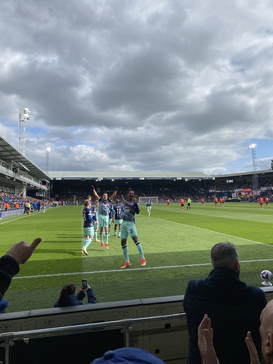 AmyRints's tweet image. Luton (A) 🤩🐝🍺🚗