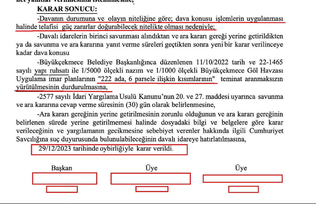 e_ercis's tweet photo. EŞEĞİ  (FLAMİNGO) BOYAYIP (FAVORİST) SATMAYA DEVAM EDİYORLAR…

Bu twit zincirini çok uzun tutmayacağım. Çünkü elimde mevcut olan delilleri bir dosya yapıp en kısa zamanda savcılığa teslim edeceğim. Bu twitimde kısa ve öz olarak @ekrem_imamoglu ‘nun sahibi olduğu İmamoğlu İnşaat’ın bazı projelerde açıktan bazı projelerde de gizli ortağı olduğu GÜL İnşaat’ın hali hazırda satışına devam ettiği, ‘Ölüm Kulesi’ projesine İstanbul Büyükşehir Belediyesi göz yumuyor.
 
Demir Grup Yapı İnşaat Sanayi ve Ticaret A.Ş., 2019 yılında arsa sahibi Ahmet E. ile kat karşılığı anlaştı. Büyükçekmece Belediyesi'ne başvurulmasının ardından 30 Haziran 2020’de 20-279 Ruhsat numarasıyla proje onaylatıldı.
 
Projenin onanmasının ardından Demir Grup Yapı İnşaat, projeyi Gül İnşaat ve Delta Arazi Geliştirme şirketine devretti.
 
Arazinin 21 Bin metrekaresi Göl Havzası Uzun Mesafeli Koruma Alanı sınırında, 14 Bin 773 metrekaresi de Hadımköy Tem bağlantı yolu sınırına dayanıyordu ve bu yüzden emsal değeri 0.20 olarak belirlenirken Göl Havzası Uzun Mesafeli Koruma Alanı Sınırında kalan ve inşaatın yapılacağı arazi deprem ve heyelan bölgesinde yer aldığı için risk altındaydı.
 
Ne olduysa bundan sonra oldu…
 
Büyükçekmece Belediyesi, rapor alarak uygulaması gereken İSKİ Büyükçekmece Gölü Özel Hükümleri ve Havza Koruma Planını uygulanmadı. İstanbul Büyükşehir Belediyesi de bu usülsüzlüğe göz yumdu. Ardından Büyükçekmece Belediyesi İmar ve Şehircilik Müdürlüğü, önce iki parseli birleştirerek araziyi göl koruma havzasının dışına taşıdı ve ardındanda 0.20 olan emsal değerini bir gecede 1.5'e yükselterek milyarlık rantın yolunu açtı.

Arazinin 0.20 olan emsal değerinin 1.5'a yükselmesiyle birlikte Gül İnşaat ve Delta Arazi Geliştirme şirketi, 35 bin 773 metrekare alana 53 bin 659 metrekare inşaat yapma hakkı kazanırken bununla yetinmeyip merdiven ve asansörleride emsale dahil ederek deprem ve heyelan riski taşıyan bölgede 494 daire, 22 dükkan ve 24 kat yapılması için Büyükçekmece Belediyesi’nden 98 bin 634 metrekare inşaat izni aldı!!!
 
2022 yılında projenin başlamasıyla birlikte ilk temel çalışmaları sırasında heyelan riski ortaya çıktı. İnşaatın temel çalışması zeminde kaymalara neden oldu ve inşaat alanına komşu olan Alkent 2000 Sitesinde bazı site sakinlerinin duvarlarının çökmesine, yolların yarılmasına ve villaların ağır hasar almasına sebep oldu. 

Zarar gören site sakinleri, Gül İnşaat ve Delta Arazi Geliştirme Şirketi hakkında suç duyurusunda bulunarak inşaatın durdurulmasını talep ettiler.
 
Savcılık, 2023 yılında Gül İnşaat ve Delta Arazi Geliştirme şirketine dava açarken Büyükçekmece 2. Sulh Hukuk Mahkemesi, binanın jeolojik açıdan değerlendirilmesi amacıyla bilirkişi atadı.
 
Bilirkişi heyeti, inşaat ve arsa üzerinde yaptığı incelemeler sonucunda inşaatın bölgedeki heyelan hareketini tetiklediğini, bu nedenle Alkent 2000 sitesinde bulunan villaların bahçe, duvar ve yollarında derin çatlaklar oluşturduğunu, bölgenin can ve mal güvenliği açısından risk teşkil ettiğini 28.05.2023 tarihinde hazırladığı raporunda belirtti ve raporu değerlendiren İstanbul 9. İdare Mahkemesi, 2023/2703 Esas No’lu dosya için 29.12.2023 günü inşaatın/yürütülmenin durdurulması için karar verdi. 
 
Ortada bilir kişi raporu ve mahkeme kararı olmasına rağmen ne Büyükçekmece Belediyesi ne de İstanbul Büyükşehir Belediyesi, mahkemenin kararını uygulamıyor. 

Dahası, hali hazırda dün inşaat alanına gidip çekimler yaptım bugün ise projenin satış ofisini arayarak ses kaydı alarak devam eden inşaat ve satışlar kapsamında satın alınacak dairelerin Aralık 2024’te teslim edileceğine yönelik taahhüt bile aldım.

Deprem ve heyelan riski altında olan dairelerin göz göre göre insanlara  satılması ayrı bir skandal, ortada mahkeme kararı olmasına rağmen inşaatın Aralık 2024'te tamamlanacağı garantisini almış gibi satışların yapılmasına devam edilmesi apayrı bir skandal. 
 
İşin bir başka vahim yanı, projenin ilk adı olan FLAMİNGO ALKENT, heyelan bölgesinde olduğu yönünde haberlerin basına yansımasının ardından adını FAVORİST ALKENT olarak değiştirmiş durumda.

Yani başlıktada belirttiğim gibi eşeği boyayarak satmaya çalışıyorlar. 
 
Peki Büyükçekmece Belediyesi ve @ekrem_imamoglu ortada mahkeme kararı olmasına rağmen neden kanunları çiğneyerek projeyi durdurmuyor?
 
Bu sorunun tek bir cevabı var o da…
 
BEYAZ İNŞAAT-LİV YAPI-MUTLU İNŞAAT-GÜL İNŞAAT ve İMAMOĞLU İNŞAATIN AÇIKTAN VE GİZLİDEN ORTAK OLMALARI.

YANİ, EL ELE VERİP BEYLİKDÜZÜ’NÜ YEMELERİ…

Bu ortaklıkları anlayan seçimden önce kamuoyuna yansıyan CHP’nin Para Kulesi Skandalında adı geçen Metin Gül’ün neden bu işin içinde olduğunu, sadece CHP’nin değil aslında Emlak Konut’unda dolandırıldığını dahası Metin Gül’ün CHP İstanbul İl Binası alımı sürecinde neden yer aldığı ve anlaşılan rakamdan eksik kalan 2 MİLYON TL’lik açığı neden kendisinin tamamladığını anlar.