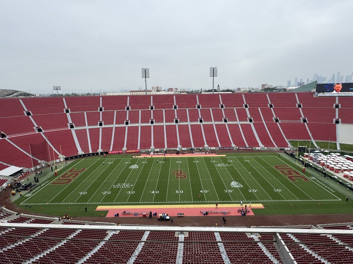Office for the day. So much to talk about in the @uscfb Spring Game alongside @JB_Long & @AdamsonAshley. Noon pst. #HowGreatIsBall